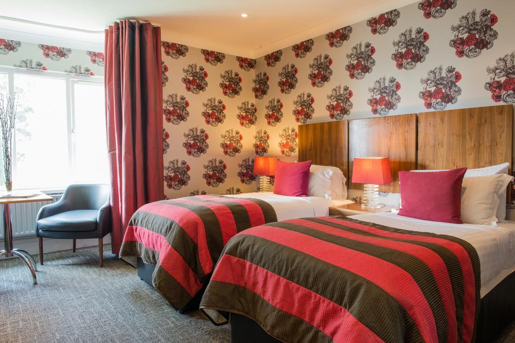 The Coed-Y-Mwstwr Hotel Bridgend  Habitación foto