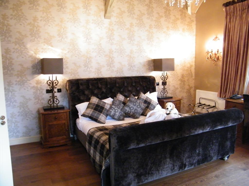 The Coed-Y-Mwstwr Hotel Bridgend  Habitación foto